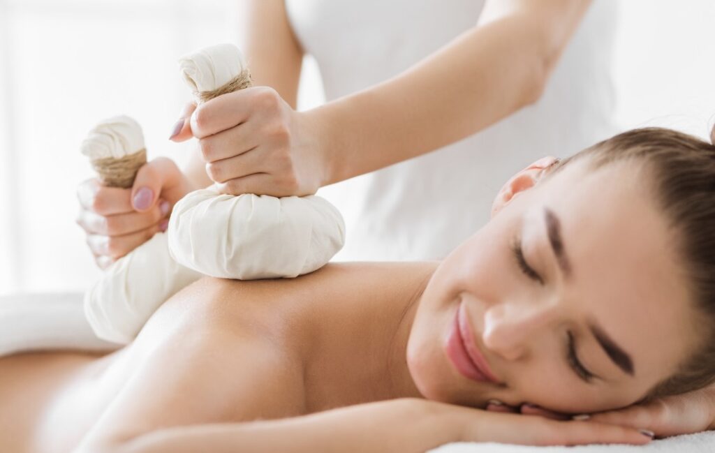 Shastikashali Pinda Sveda – Massage mit Reisbeuteln